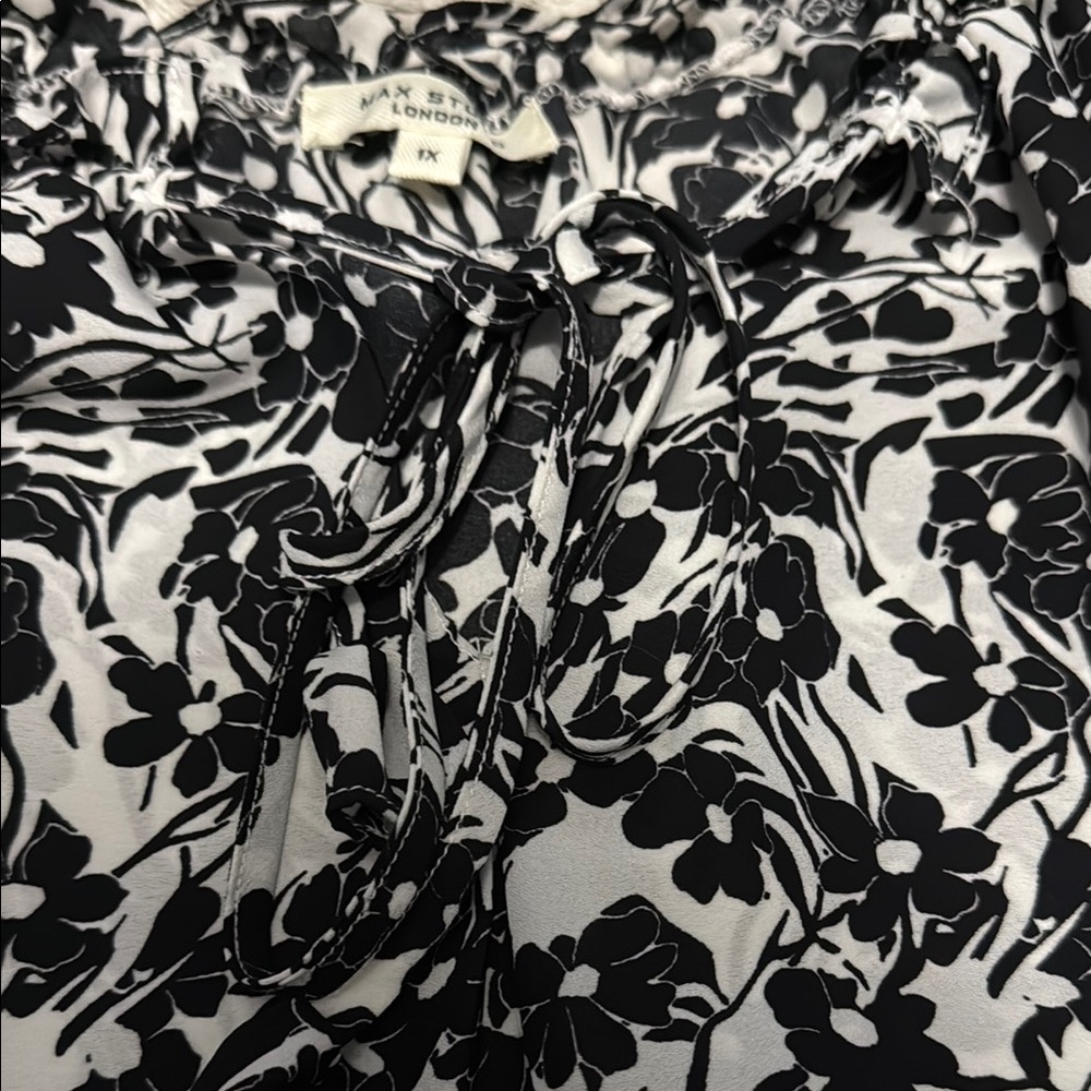 Max Studio Boxy Black and White Short Sleeve Blouse - Picture 3 of 5
